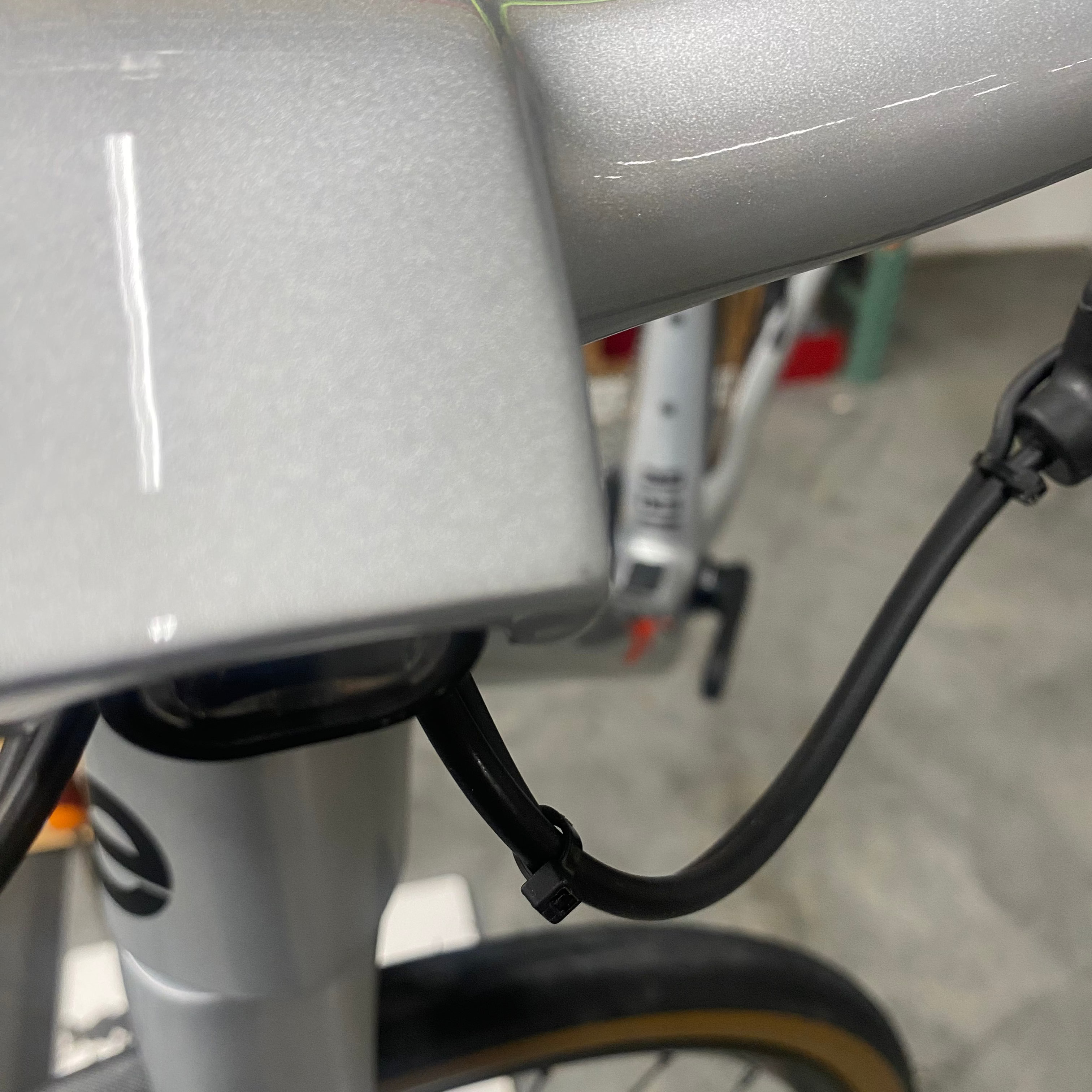 Small Prolog - Metallic Gloss Silver (Paint Imperfections)